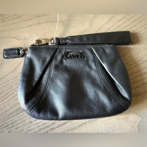 🖤 Vintage Coach Black Leather Wristlet 🖤 - Picture 1 of 5